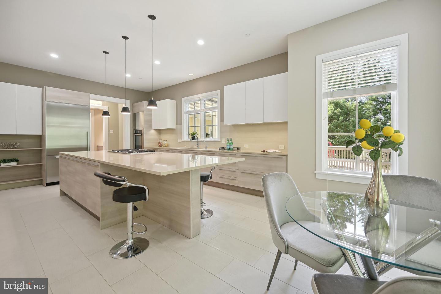 7021 Oak Forest Ln