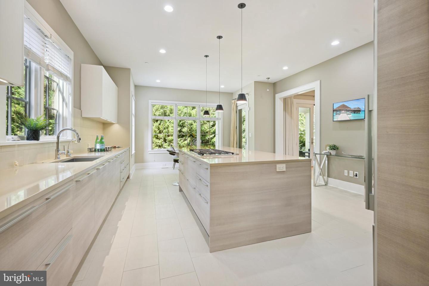 7021 Oak Forest Ln