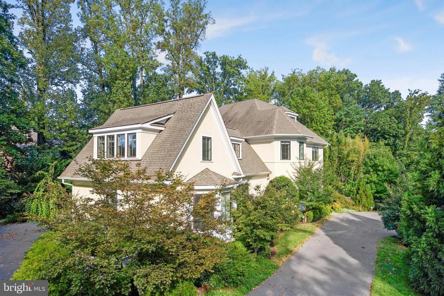 7021 Oak Forest Ln