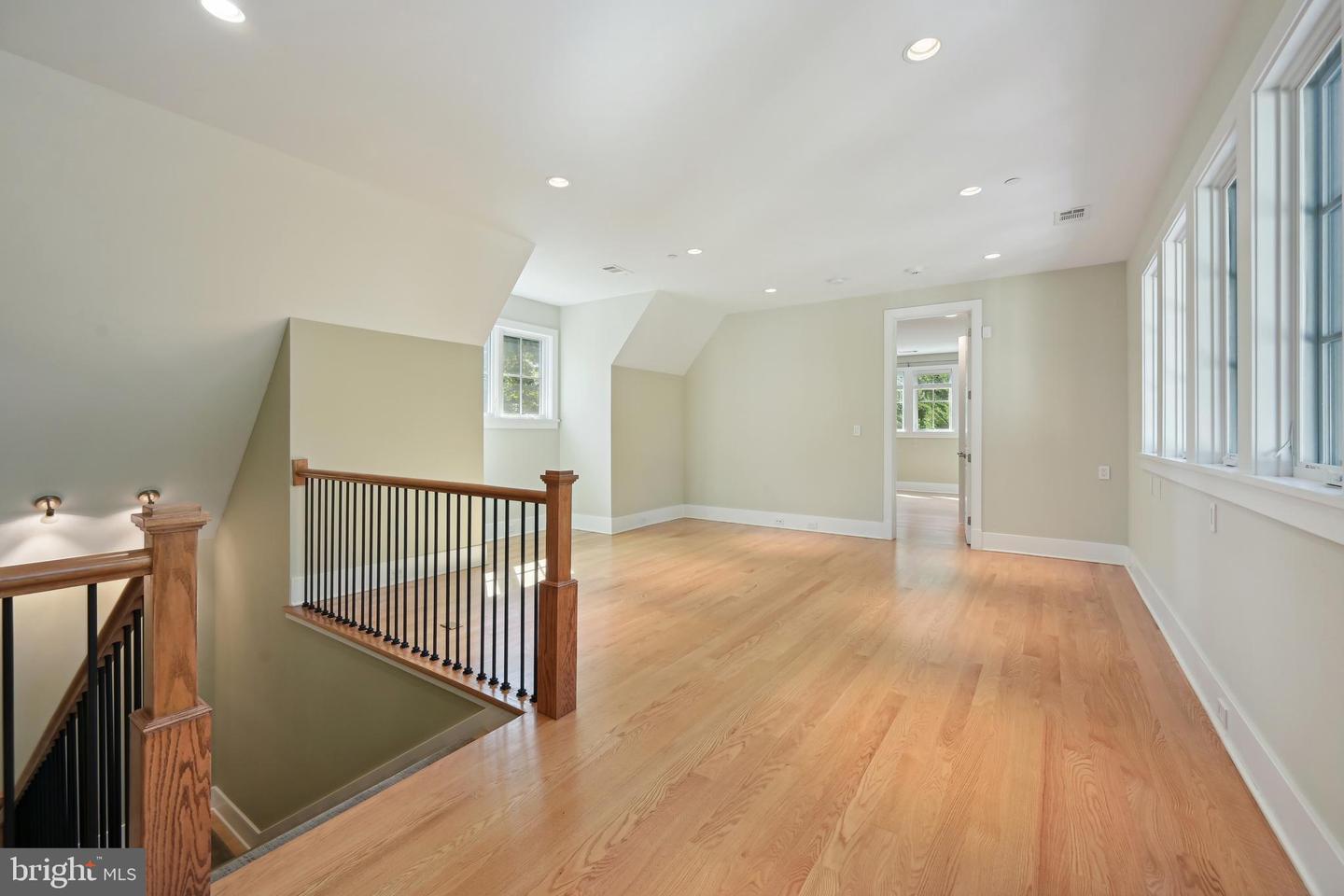 7021 Oak Forest Ln