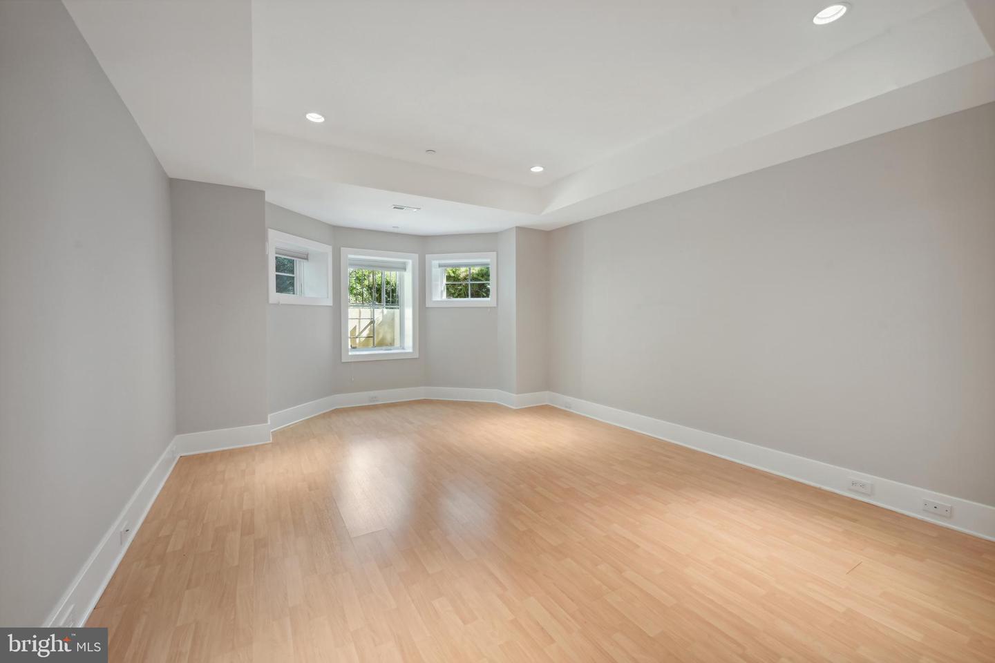 7021 Oak Forest Ln