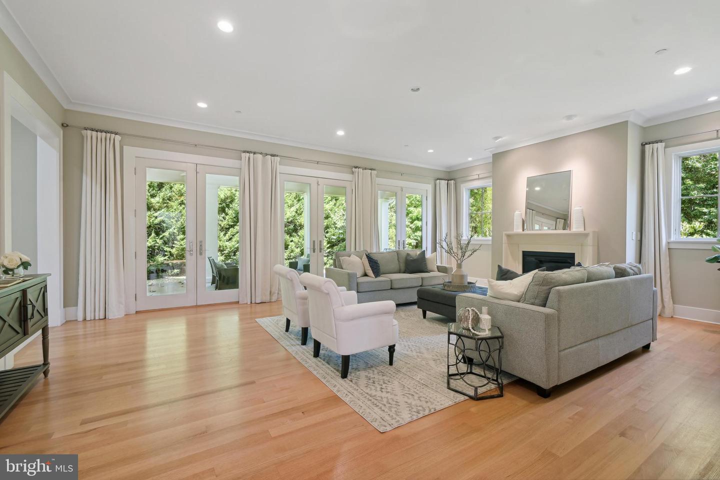 7021 Oak Forest Ln