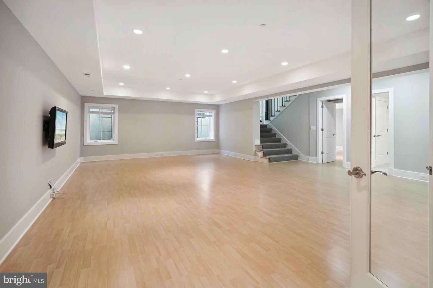 7021 Oak Forest Ln