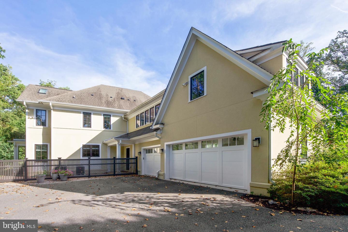 7021 Oak Forest Ln