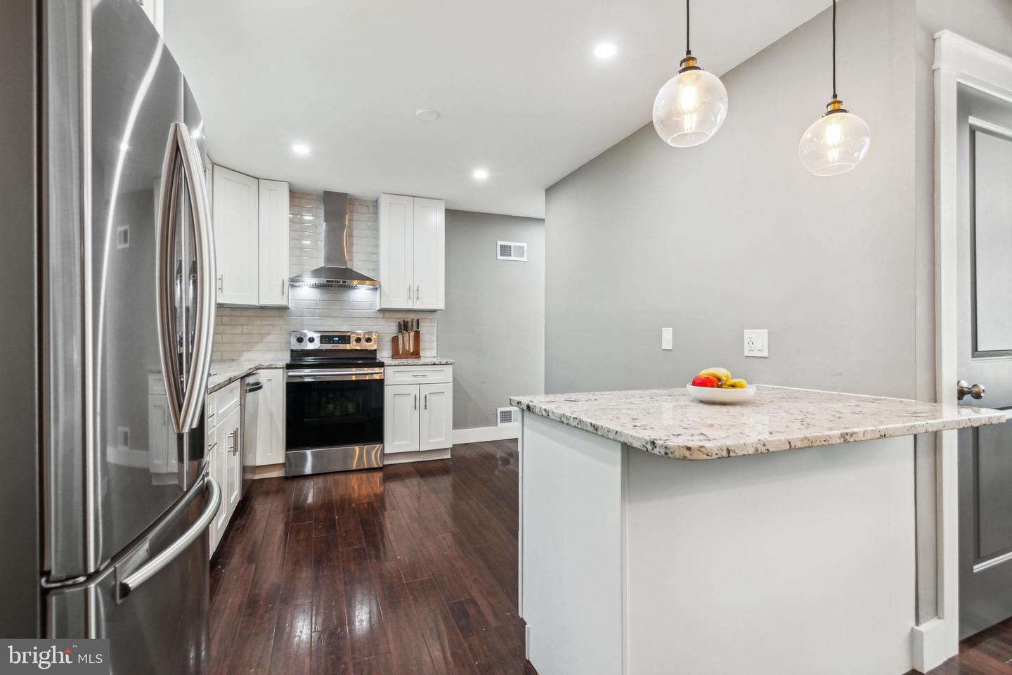1128 Cresthaven Dr