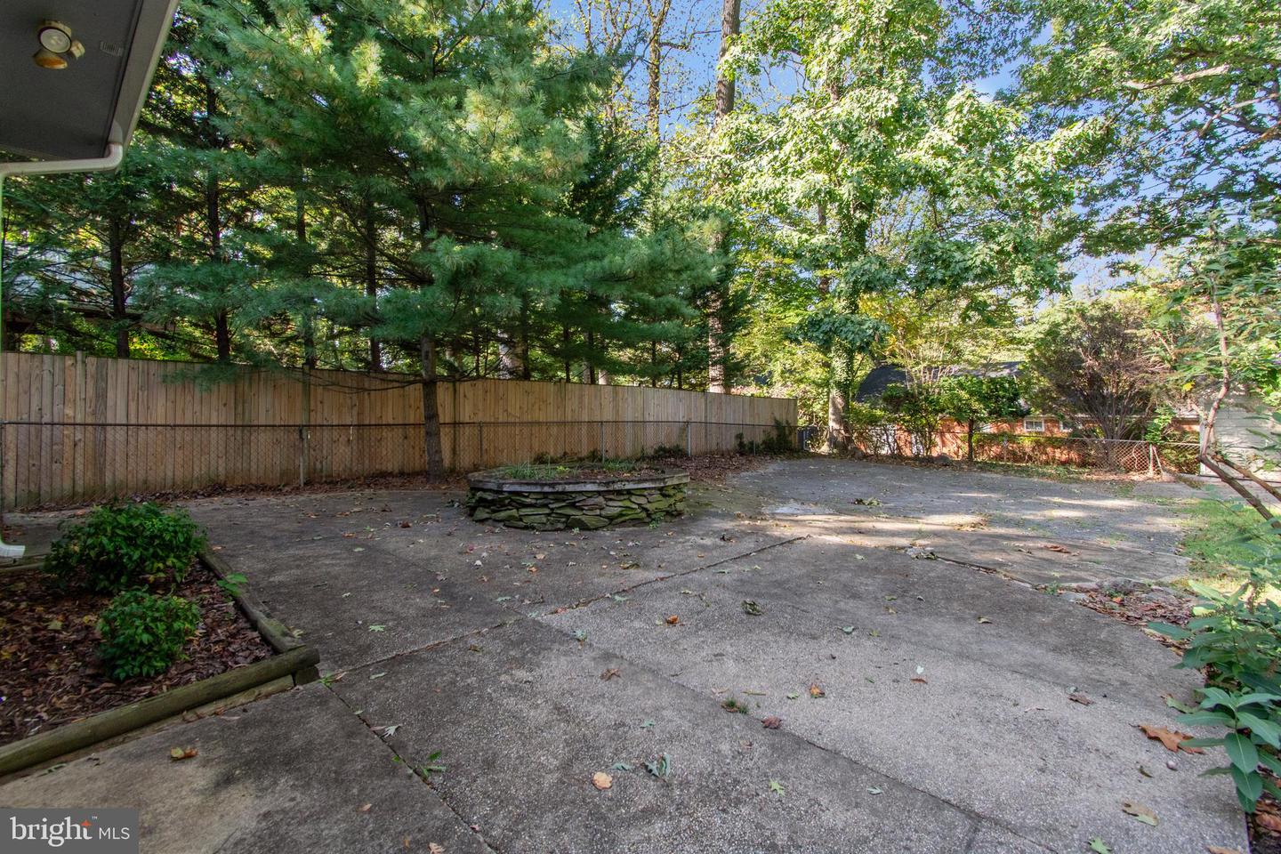 1128 Cresthaven Dr