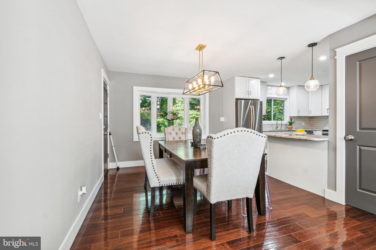 1128 Cresthaven Dr