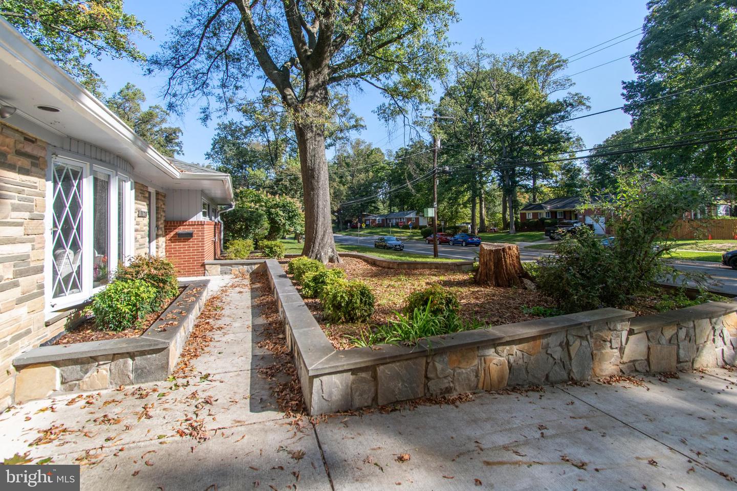 1128 Cresthaven Dr