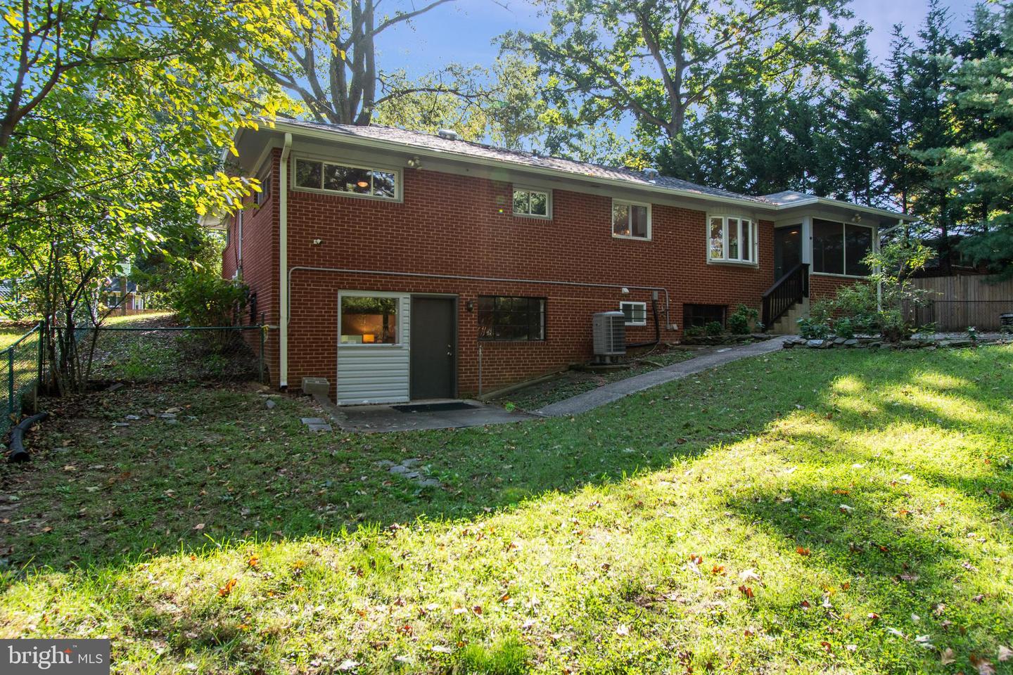 1128 Cresthaven Dr
