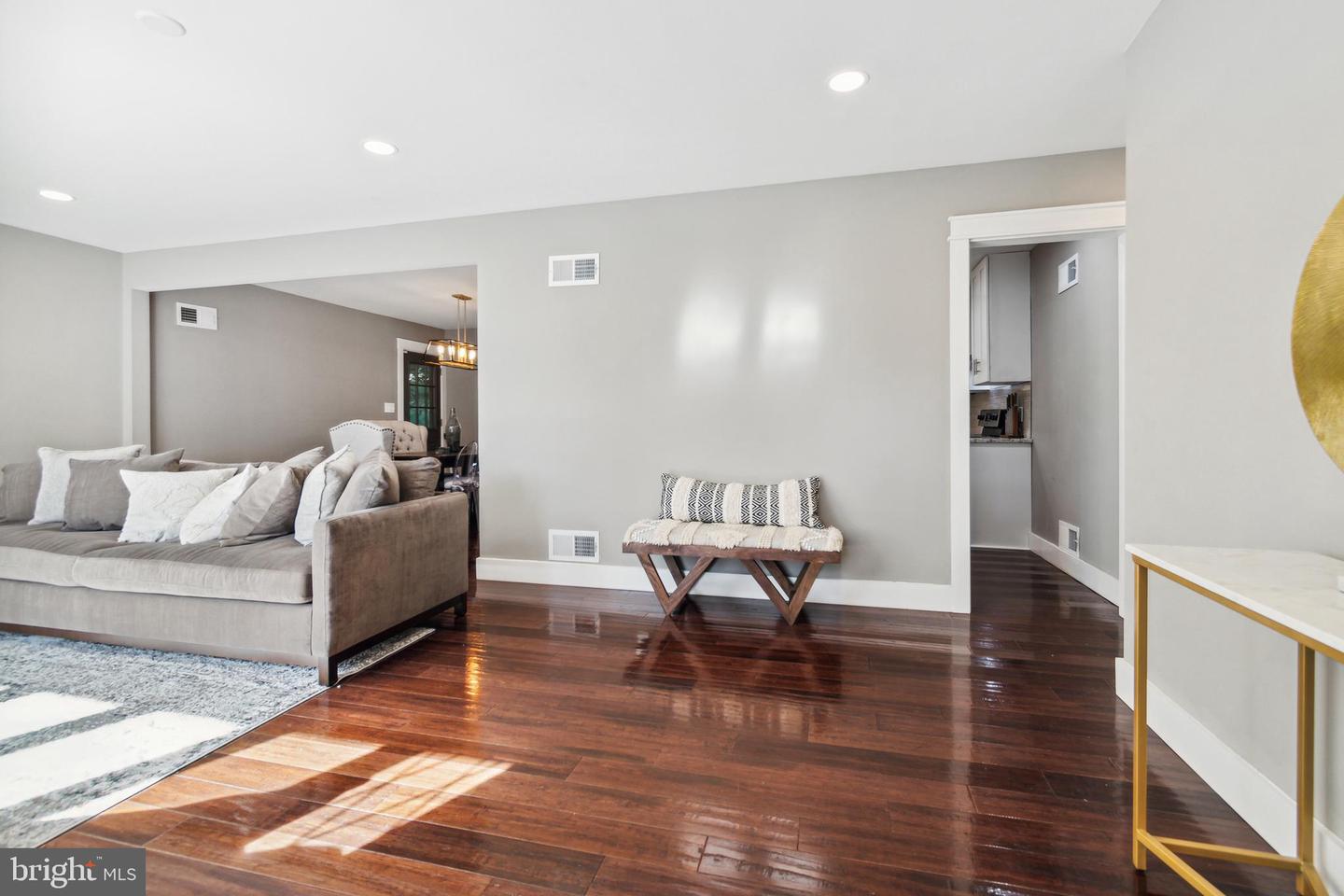1128 Cresthaven Dr
