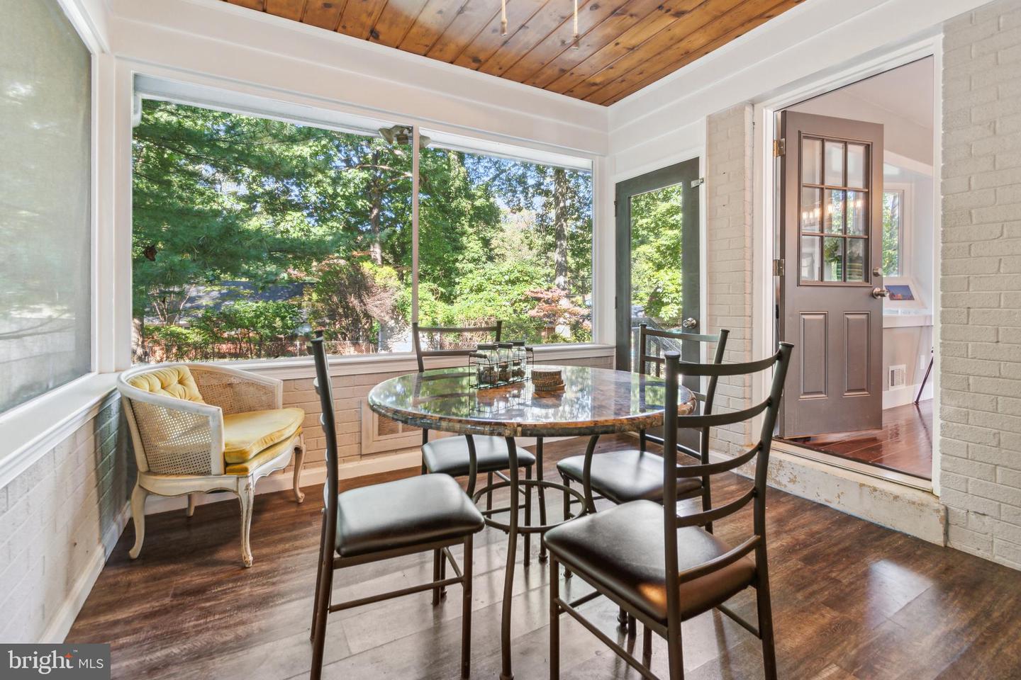 1128 Cresthaven Dr