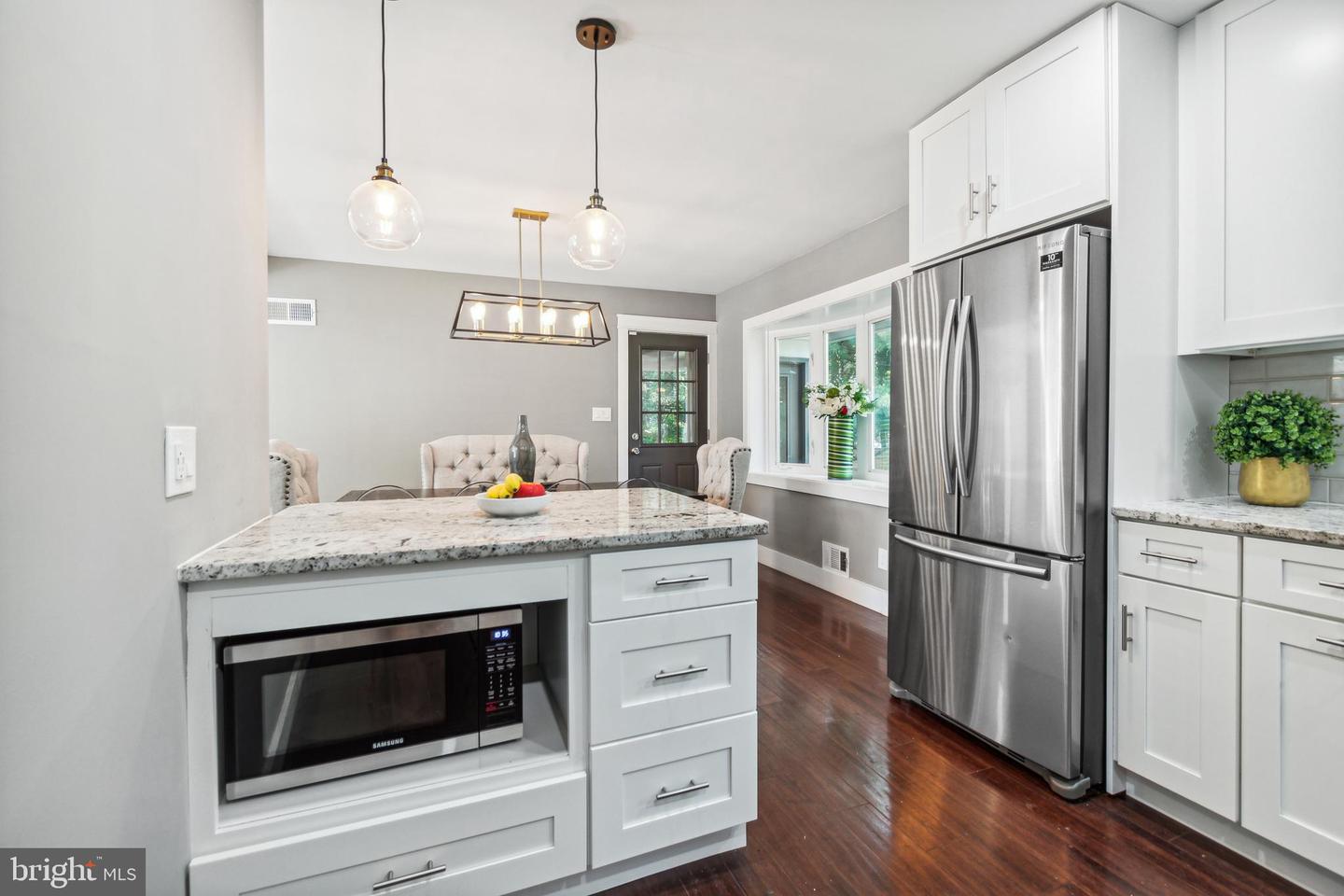 1128 Cresthaven Dr