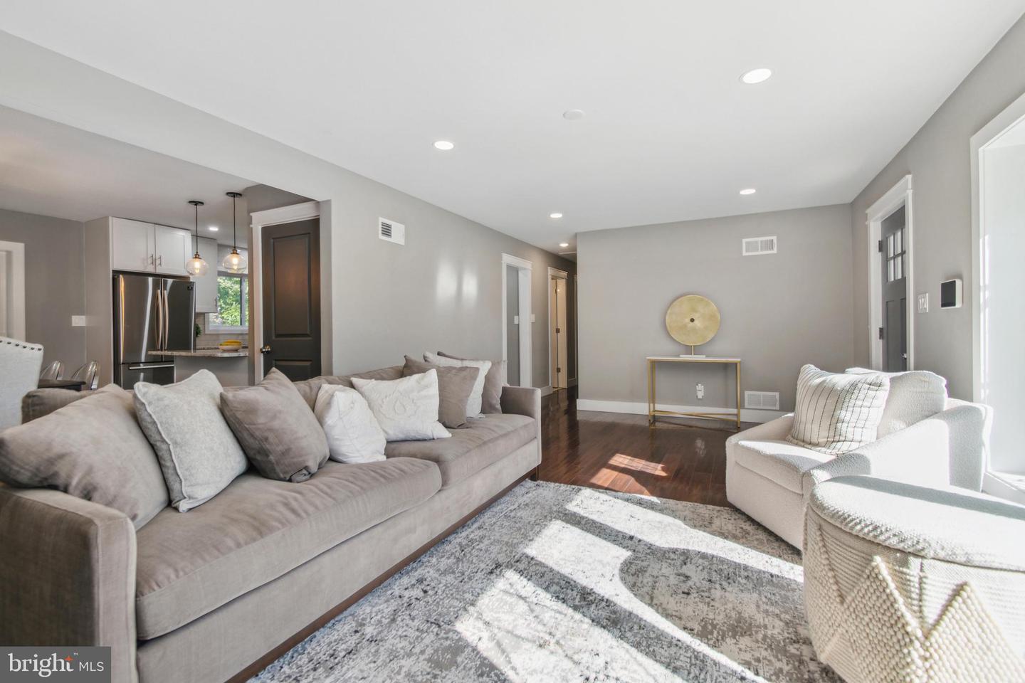 1128 Cresthaven Dr