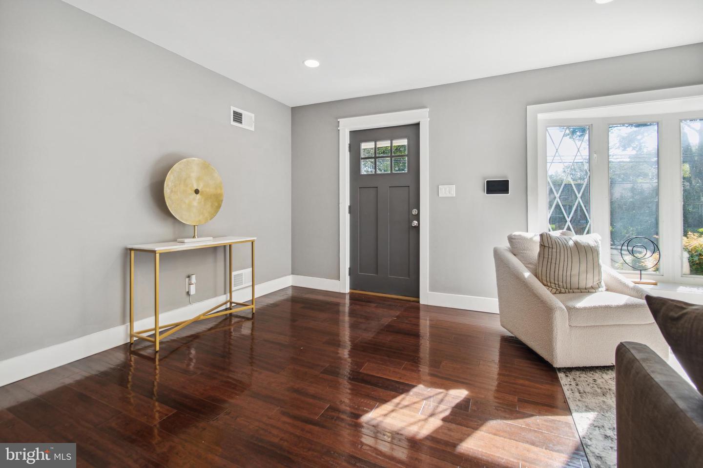 1128 Cresthaven Dr