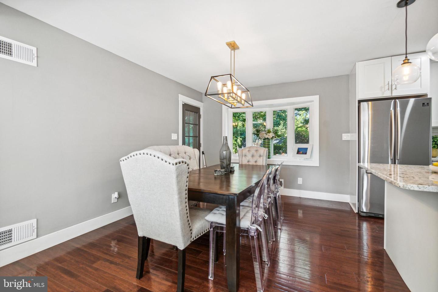 1128 Cresthaven Dr