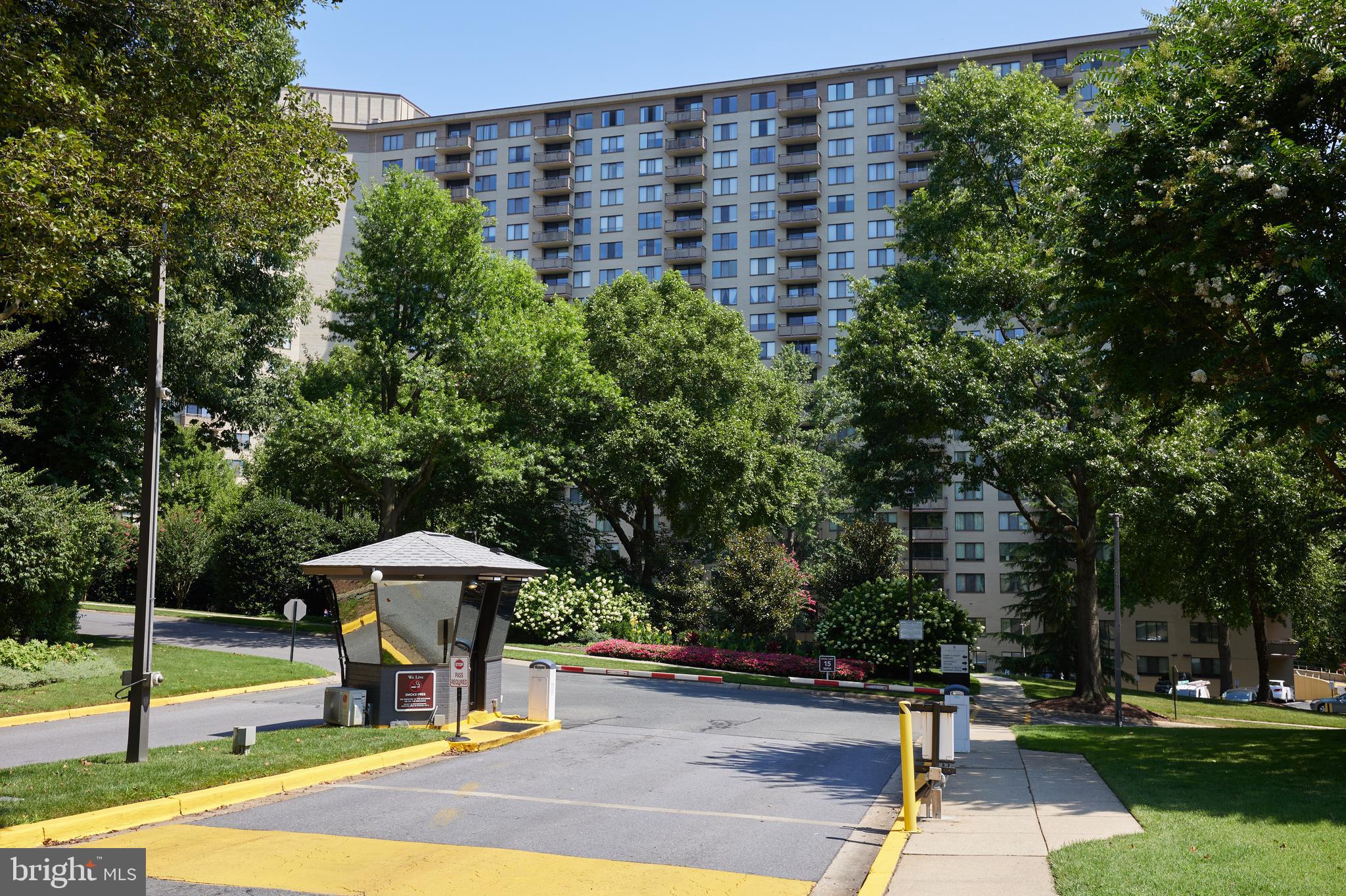 5225 Pooks Hill Rd #618s