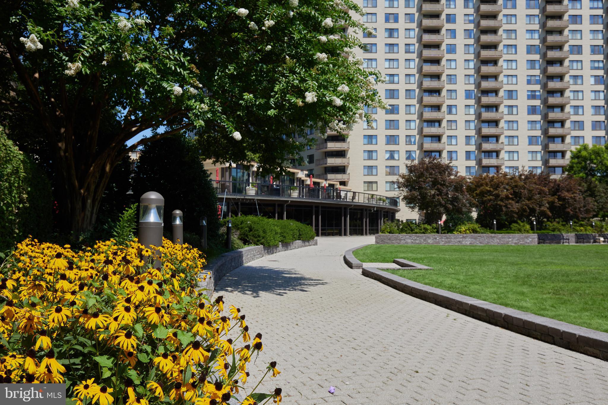 5225 Pooks Hill Rd #618s