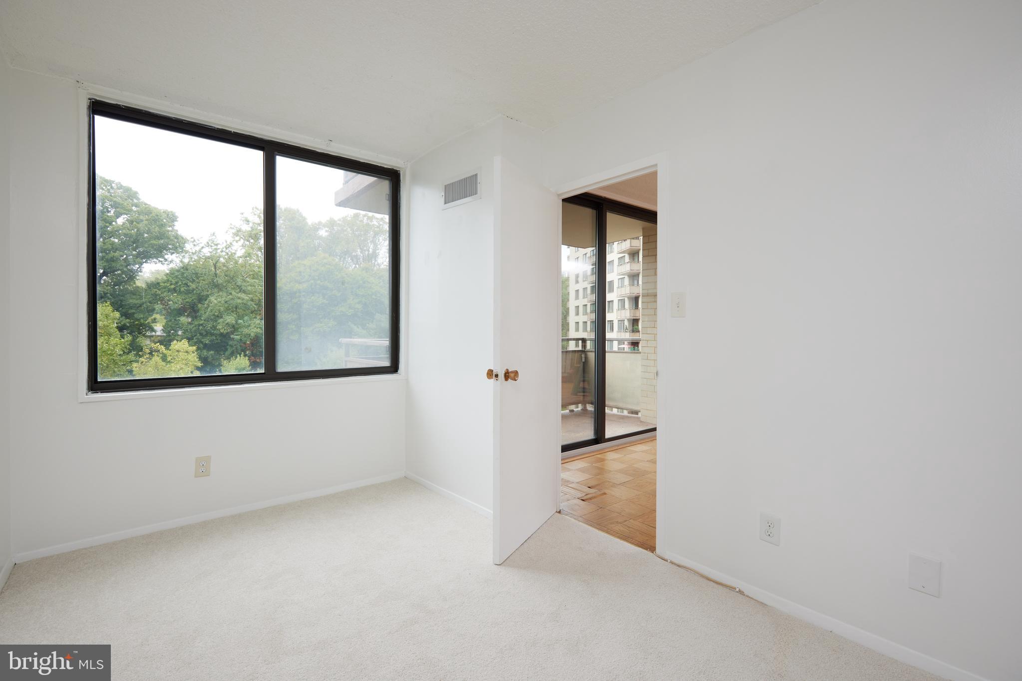 5225 Pooks Hill Rd #618s