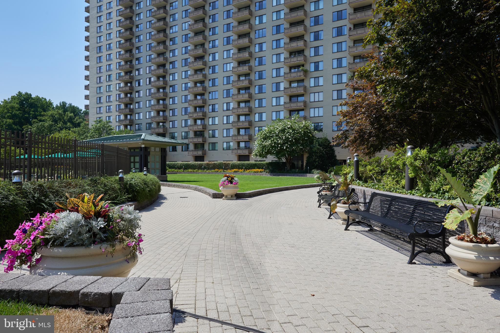 5225 Pooks Hill Rd #618s