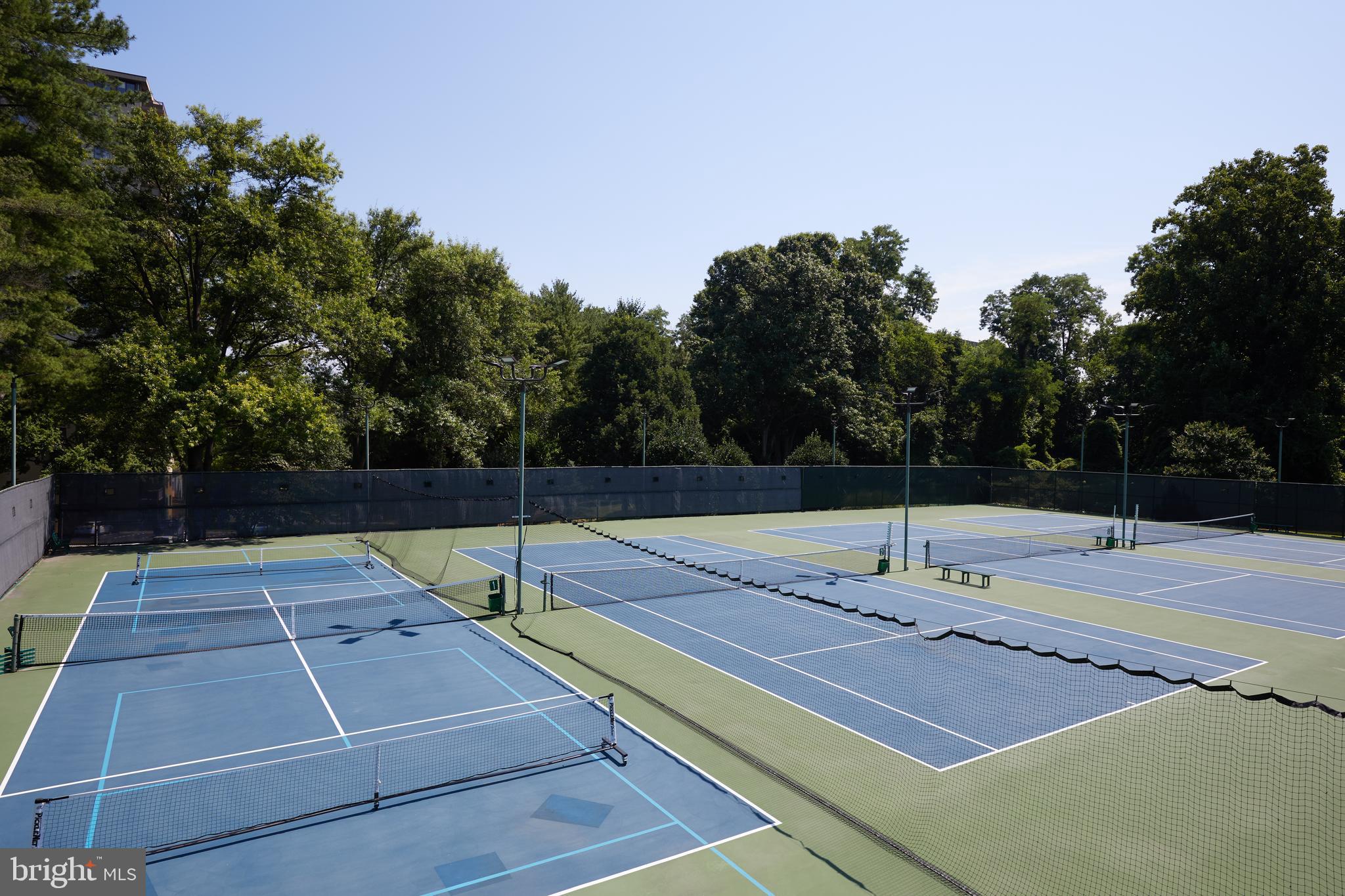 5225 Pooks Hill Rd #618s