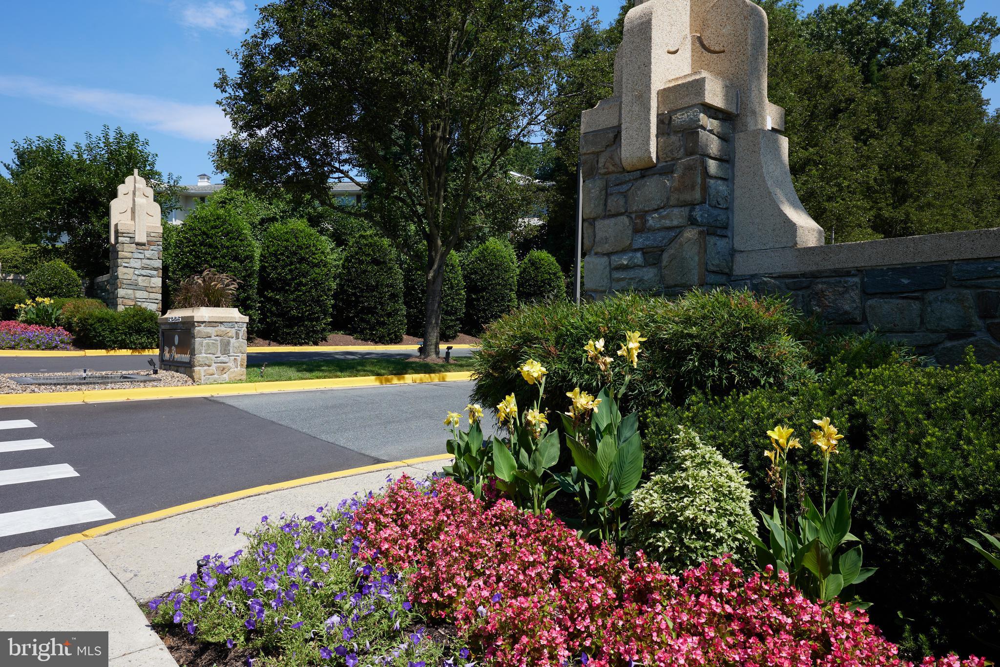 5225 Pooks Hill Rd #618s