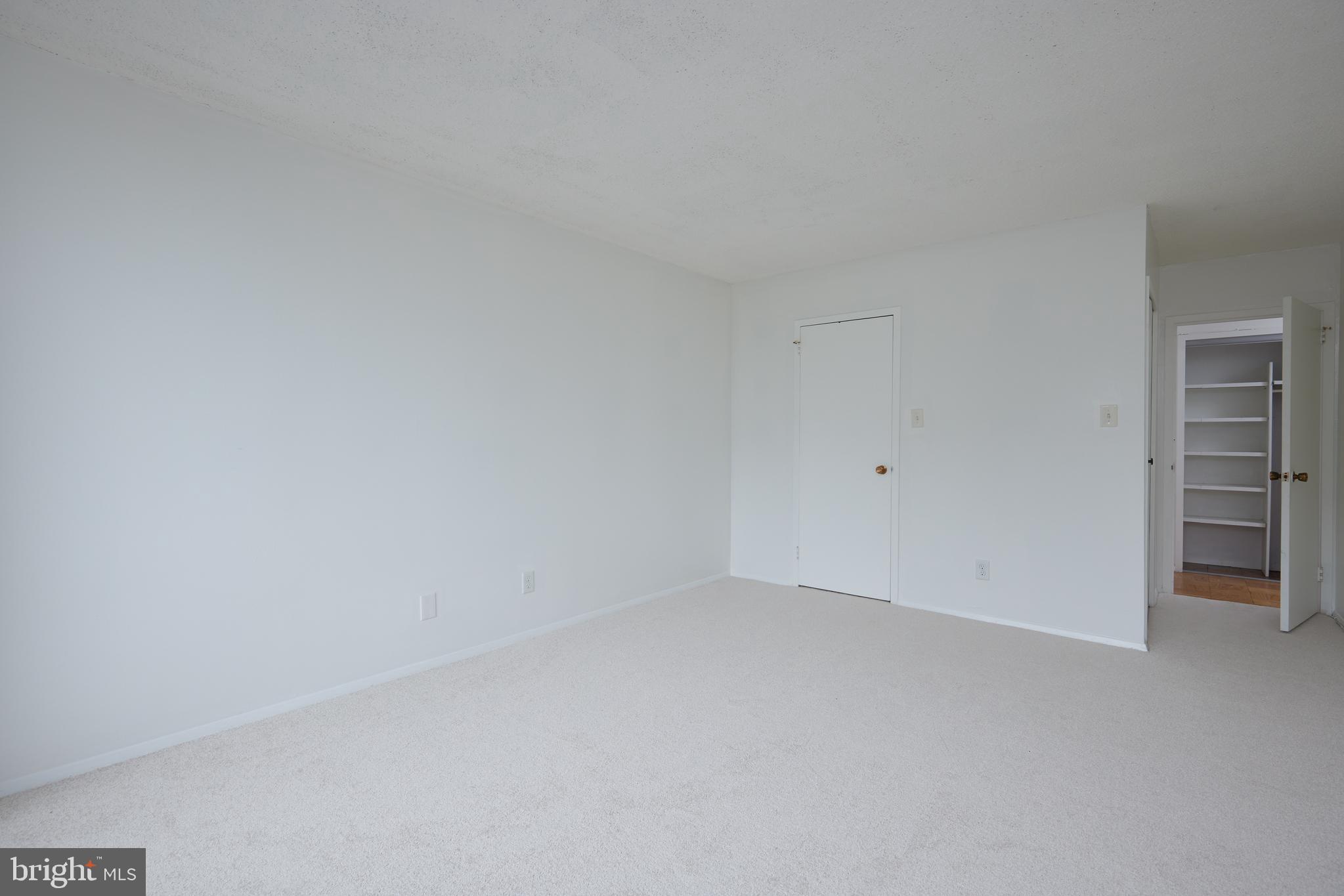 5225 Pooks Hill Rd #618s