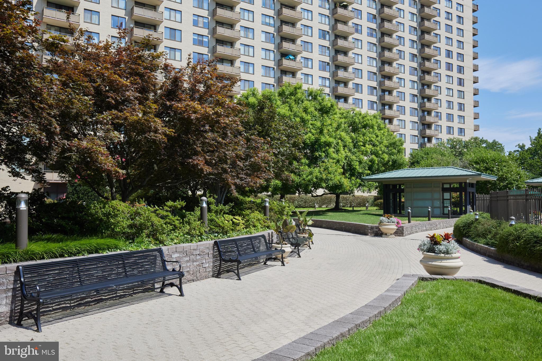 5225 Pooks Hill Rd #618s