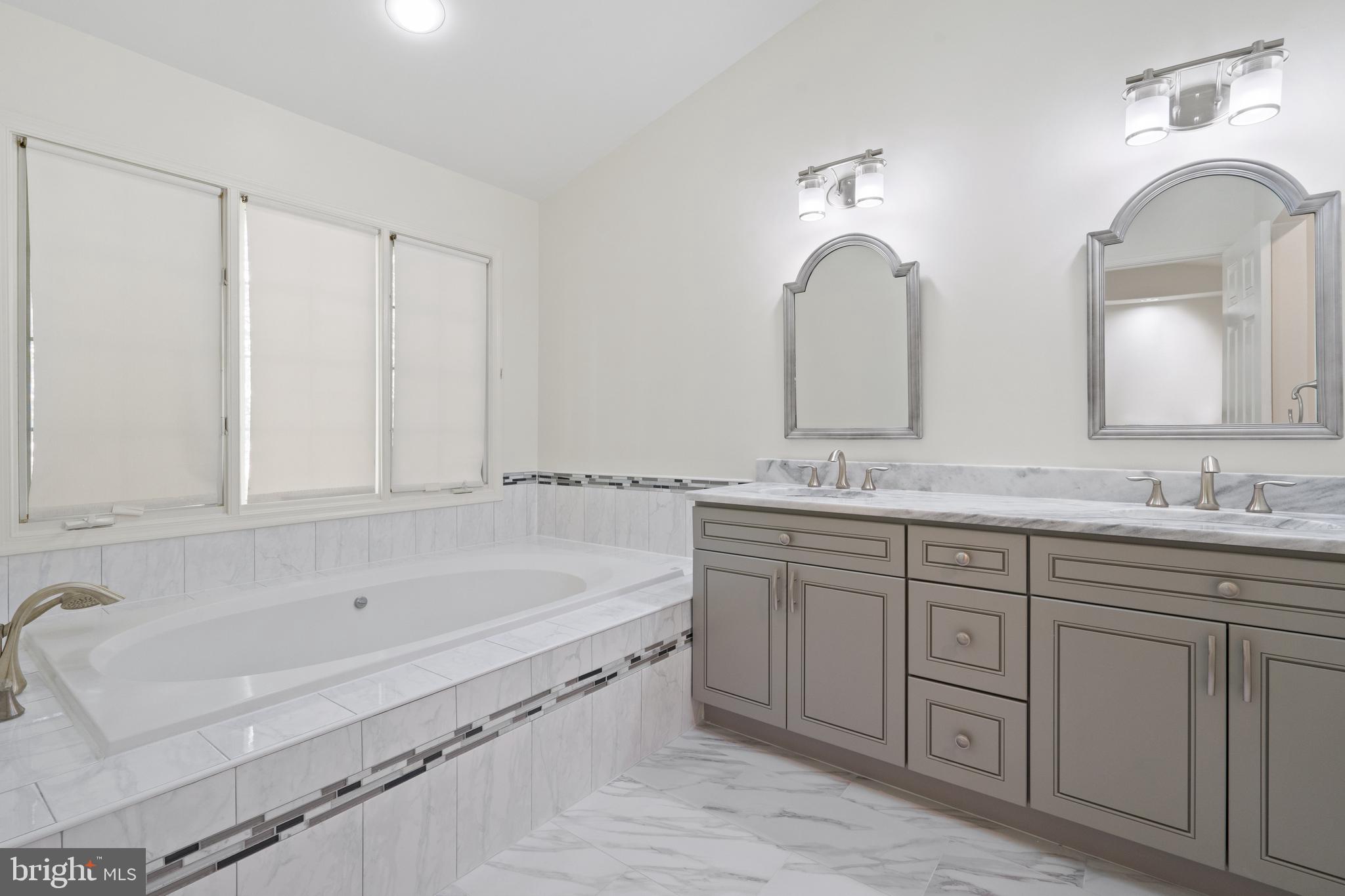 11435 Hollowstone Dr