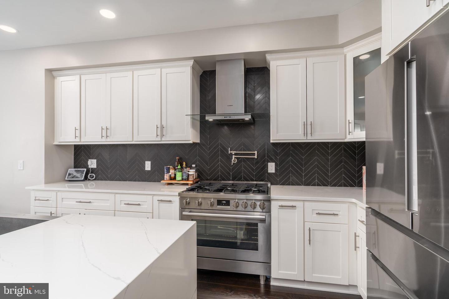 7922 Turncrest