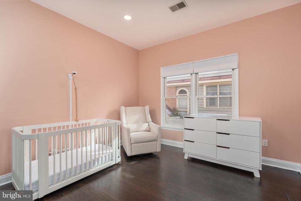 7922 Turncrest