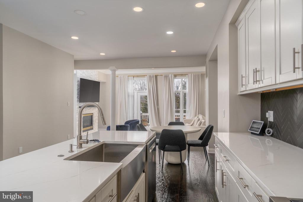 7922 Turncrest