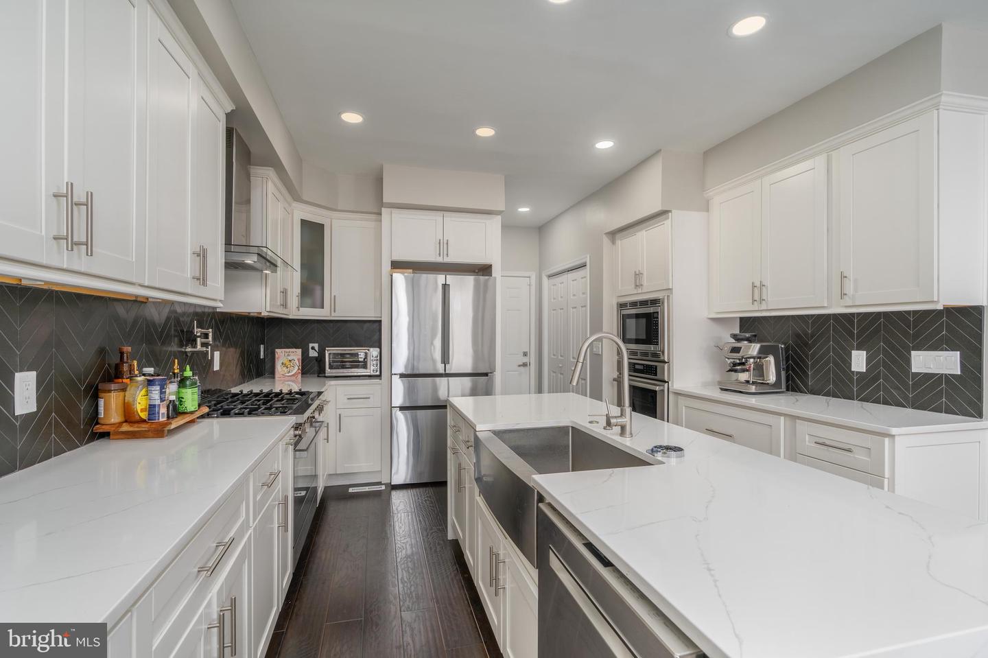 7922 Turncrest