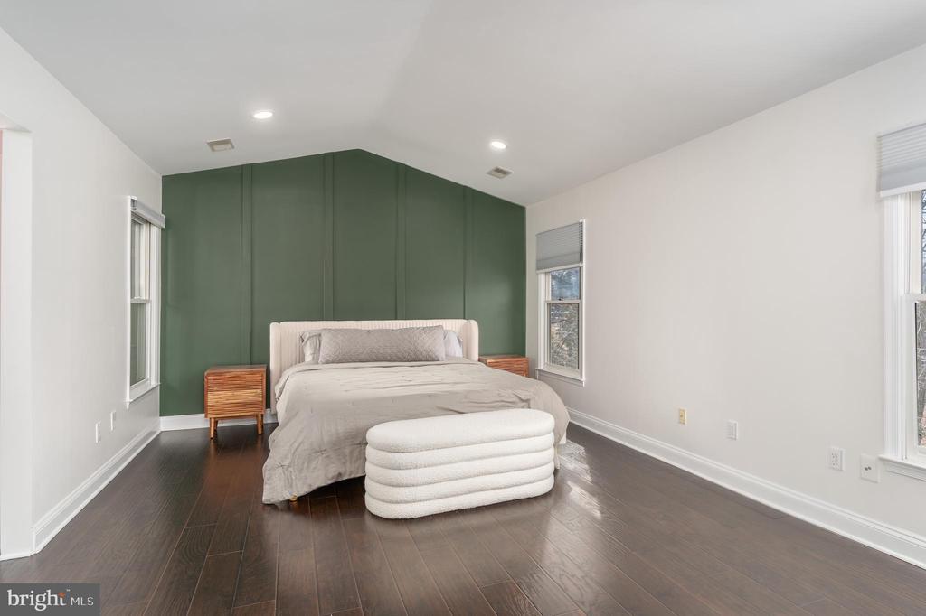 7922 Turncrest