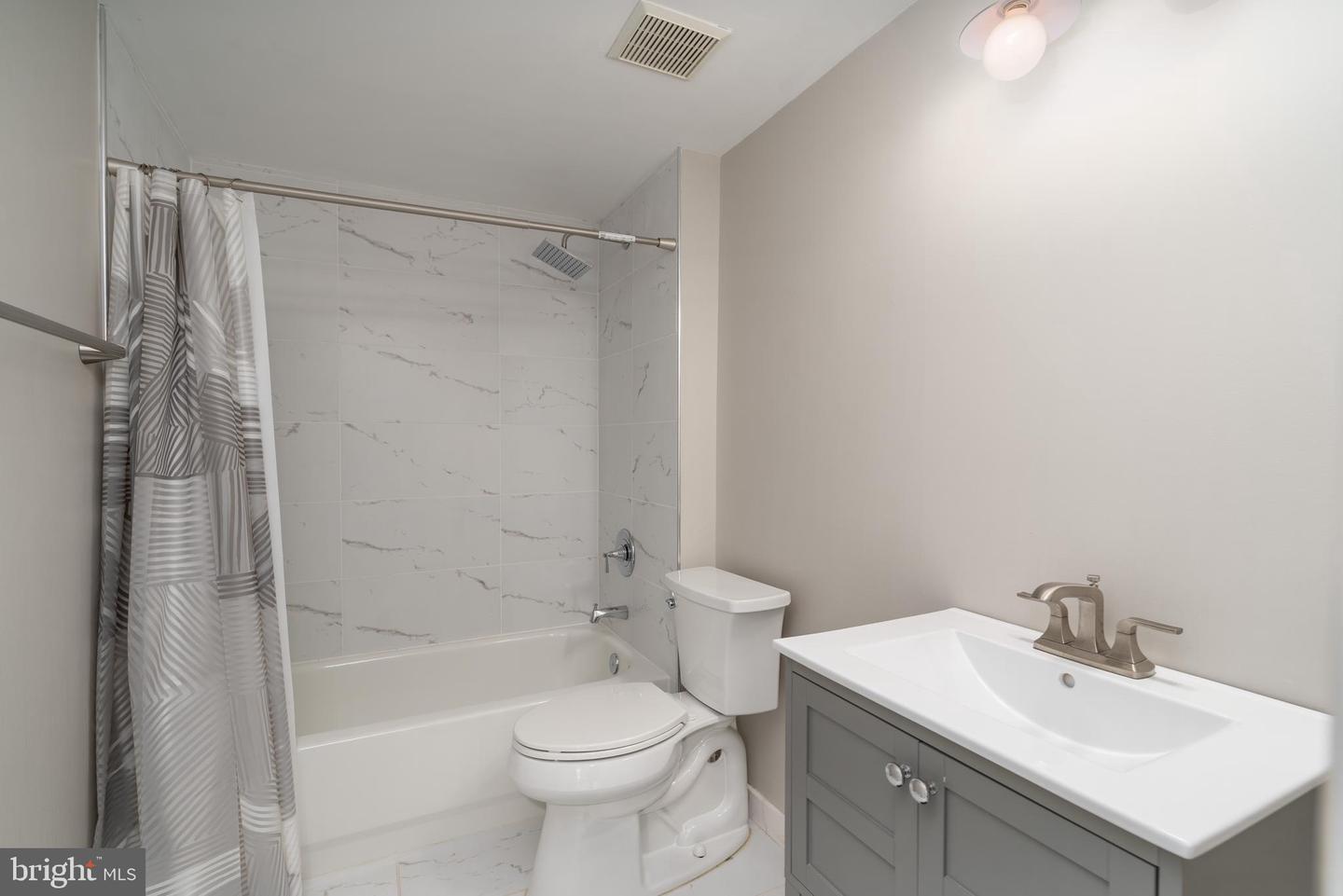 7922 Turncrest