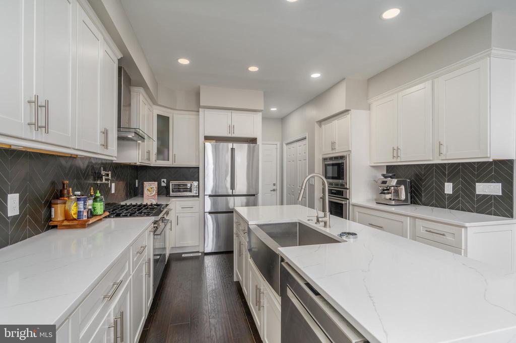 7922 Turncrest