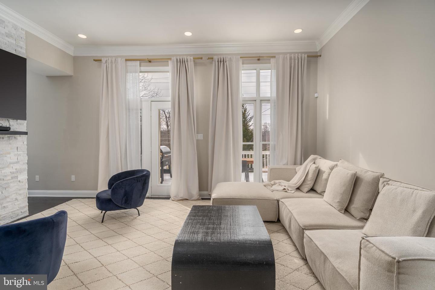 7922 Turncrest