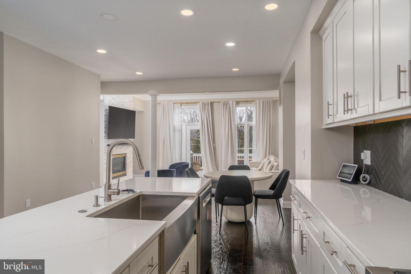 7922 Turncrest