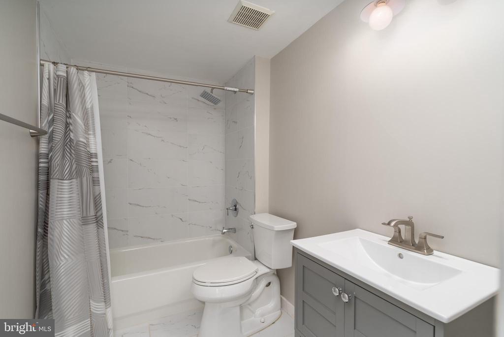 7922 Turncrest