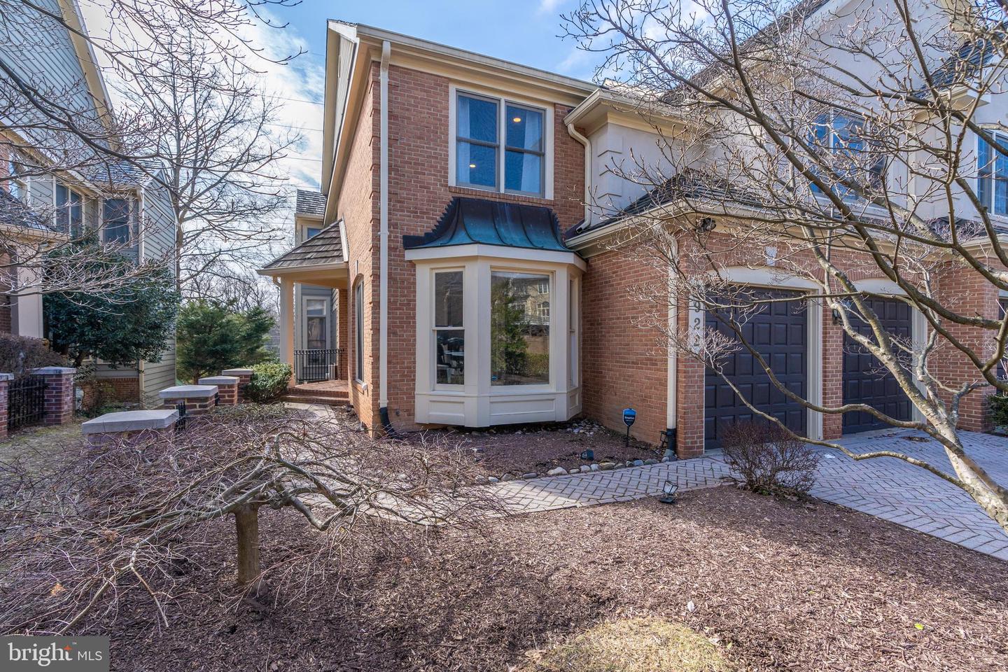 7922 Turncrest