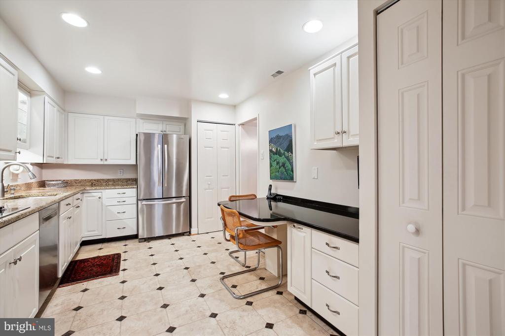 4956 Sentinel Dr #9-102