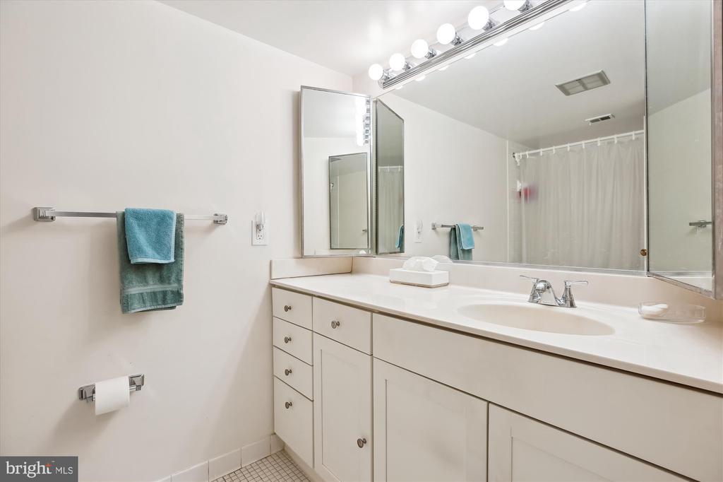 4956 Sentinel Dr #9-102