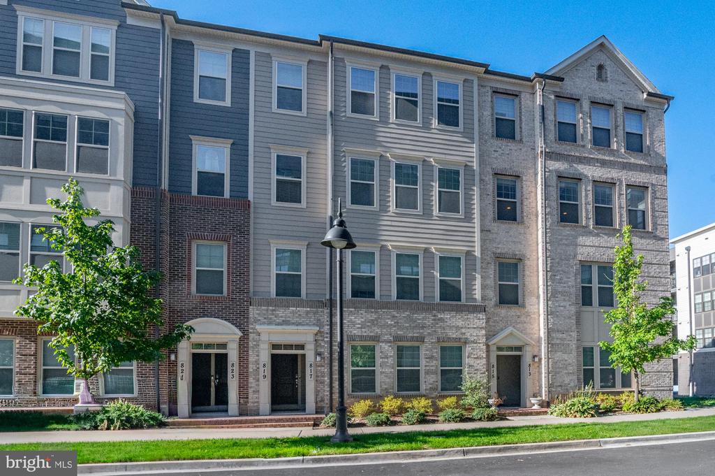 819 ROCKWELL AVENUE 819