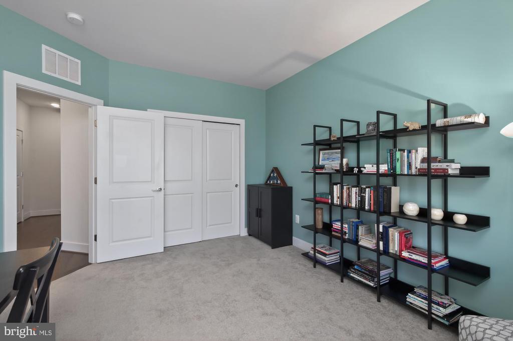 819 ROCKWELL AVENUE 819