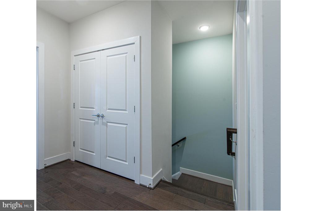 819 ROCKWELL AVENUE 819