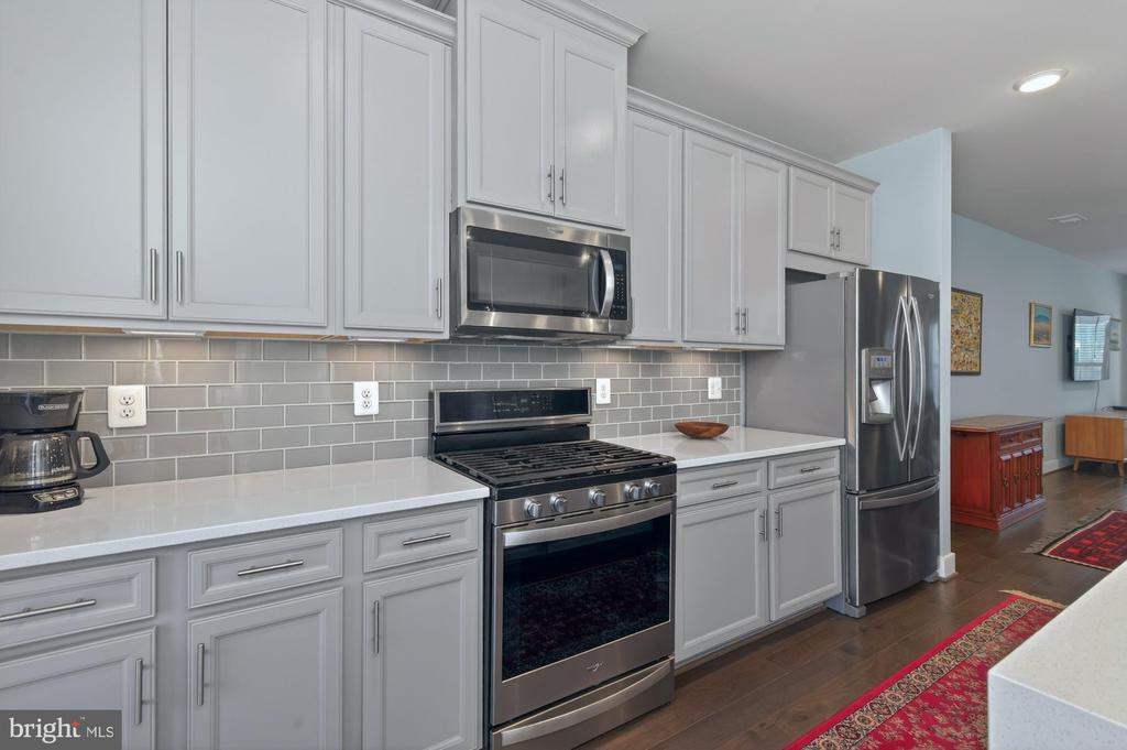 819 ROCKWELL AVENUE 819