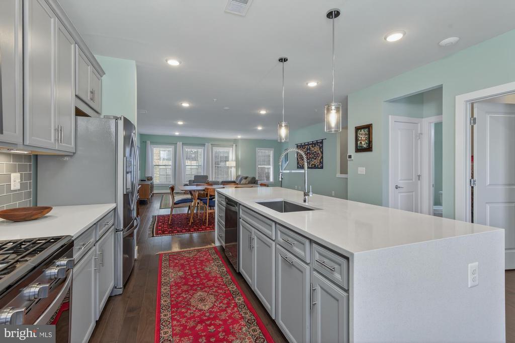 819 ROCKWELL AVENUE 819