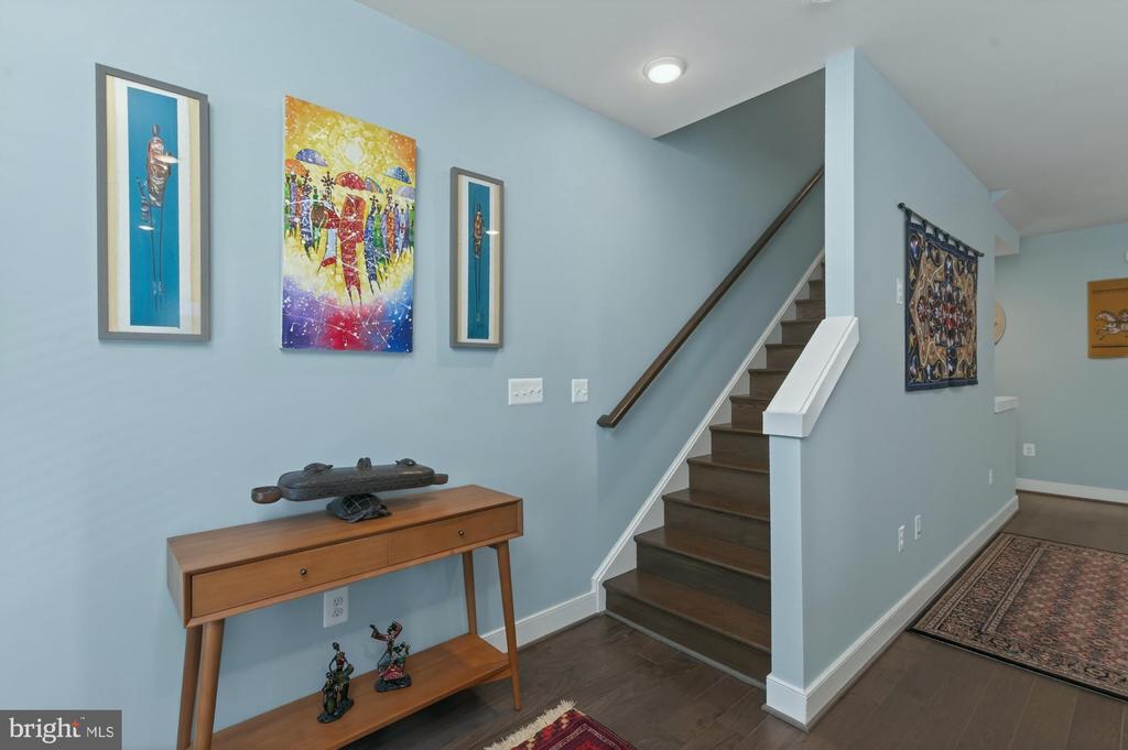819 ROCKWELL AVENUE 819