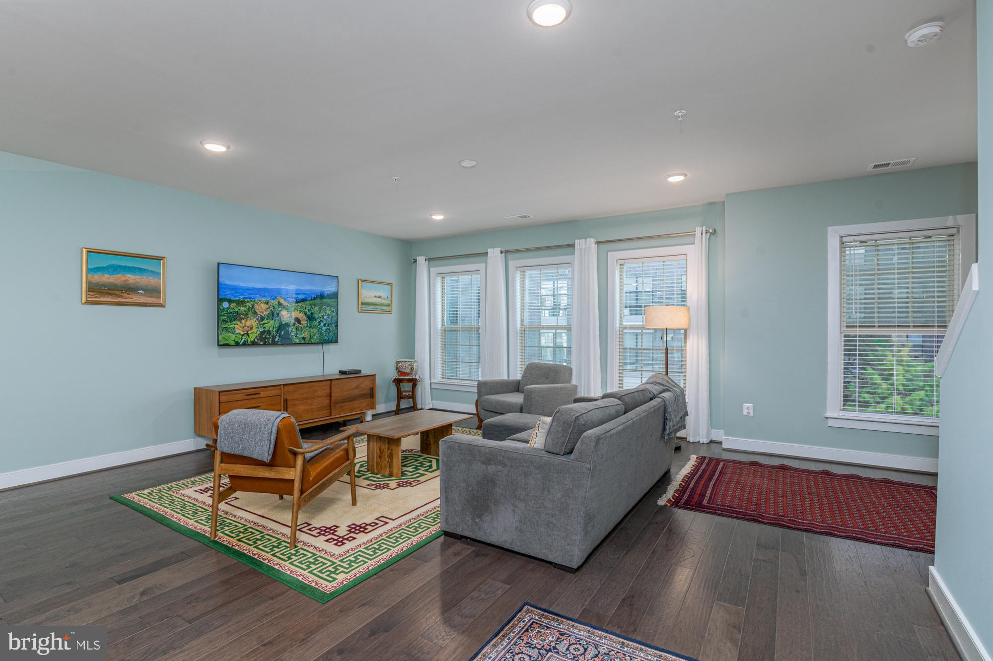 819 ROCKWELL AVENUE 819