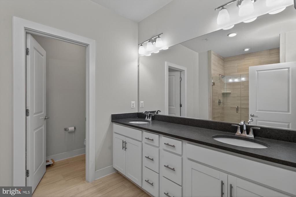 819 ROCKWELL AVENUE 819