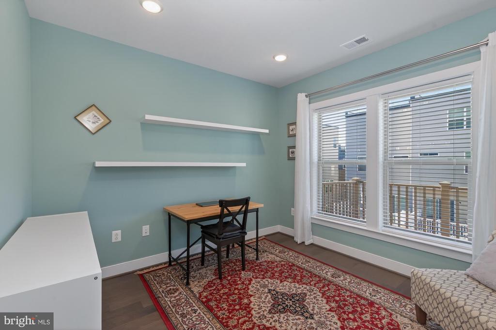 819 ROCKWELL AVENUE 819